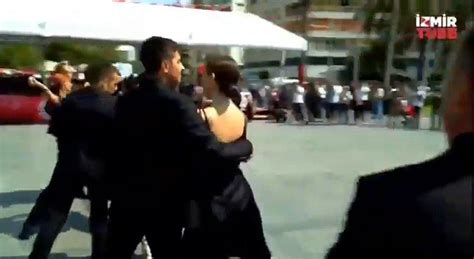 9­ ­E­y­l­ü­l­ ­T­ö­r­e­n­l­e­r­i­’­n­d­e­ ­İ­z­m­i­r­ ­K­o­n­a­k­ ­M­e­y­d­a­n­ı­’­n­d­a­ ­V­a­l­s­ ­v­e­ ­Z­e­y­b­e­k­ ­G­ö­s­t­e­r­i­s­i­ ­Y­a­p­ı­l­d­ı­